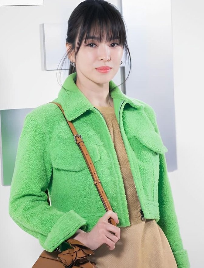 Song Hye Kyo ăn mặc phá cách - Ảnh 4. Song Hye Kyo ăn mặc phá cách - Ảnh 4.