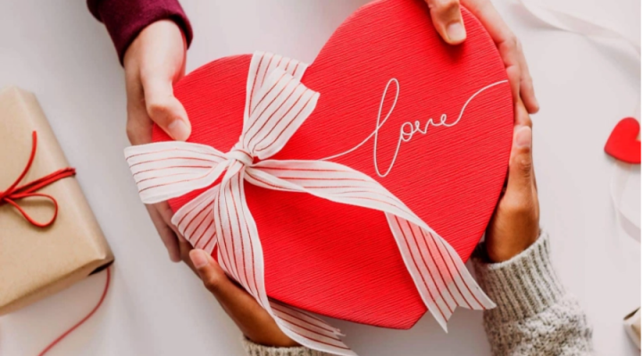 Ngày lễ Tình nhân Valentine 14/2 ai tặng quà cho ai? - Ảnh 2. Ngày lễ Tình nhân Valentine 14/2 ai tặng quà cho ai? - Ảnh 2.