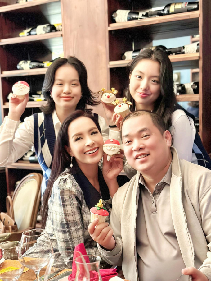 Ái nữ nhà Thuý Hạnh lột xác xinh đẹp ở tuổi 15, được mẹ siêu mẫu giáo dục giới tính đầy tinh tế và khôn khéo - Ảnh 3. Ái nữ nhà Thuý Hạnh lột xác xinh đẹp ở tuổi 15, được mẹ siêu mẫu giáo dục giới tính đầy tinh tế và khôn khéo - Ảnh 3.