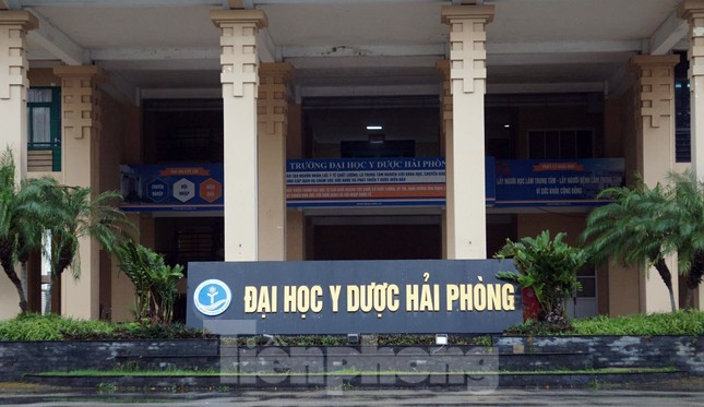 Bị tố 'chặt ch&eacute;m': Đại học Y dược Hải Ph&ograve;ng giảm học ph&iacute; - Ảnh 1.