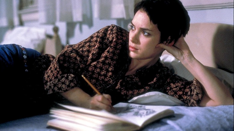 &quot;Nàng ngọc nữ thất sủng của Hollywood&quot; Winona Ryder: Nỗi đau của người bị bỏ lại phía sau những cuộc tình và sự &quot;hồi sinh&quot; của 1 mỹ nhân - Ảnh 4.