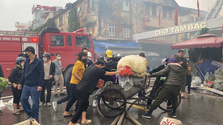 Tiểu thương chợ Tam Bạc, Hải Phòng: &quot;Chỉ qua một đêm mà mất hết rồi&quot; - Ảnh 2.