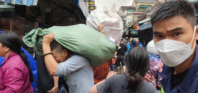 Cập nhật mới nhất từ hiện trường vụ cháy chợ nông sản lớn nhất Hải Phòng - Ảnh 3.