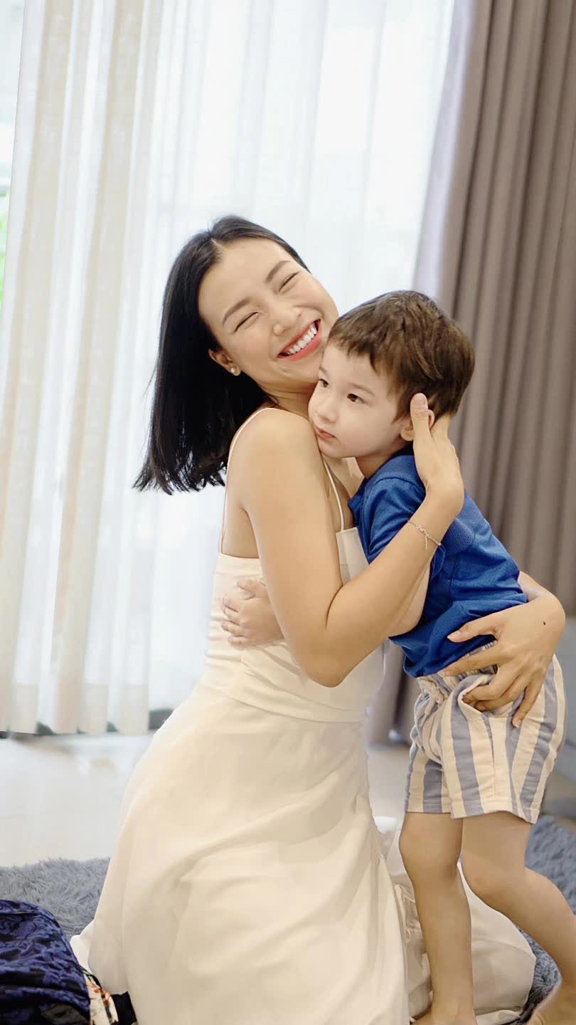 Nàng Hậu từng từ bỏ tất cả theo chồng sang nước ngoài nhưng cái kết vẫn là ly hôn: 'Lột xác' khi về Việt Nam, quan hệ với người cũ gây bất ngờ - Ảnh 3. Nàng Hậu từng từ bỏ tất cả theo chồng sang nước ngoài nhưng cái kết vẫn là ly hôn: 'Lột xác' khi về Việt Nam, quan hệ với người cũ gây bất ngờ - Ảnh 3.