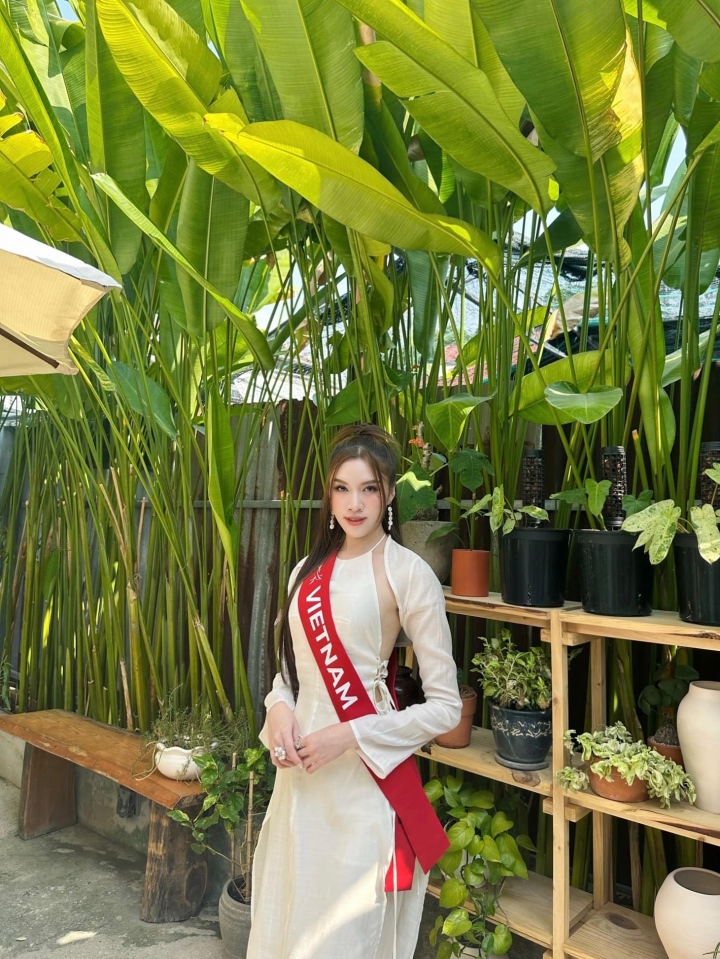 Lối ăn mặc gợi cảm của Thanh Thanh Huyền tại Miss Charm 2023 - Ảnh 10.