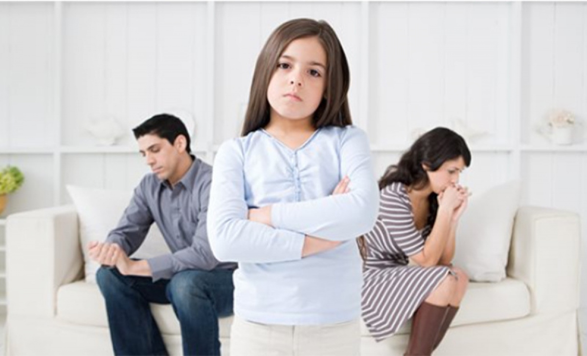 Những lời khuyên giúp con bạn đối phó với việc cha mẹ ly hôn - Ảnh 1.