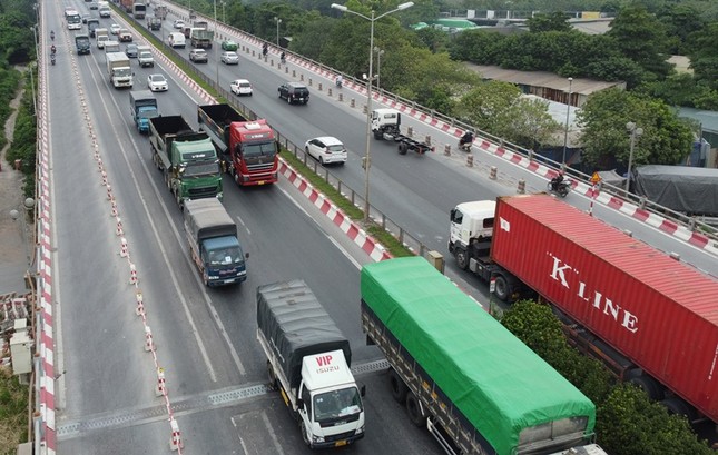 &quot;Đóng&quot; cầu Nhật Tân, Thanh Trì cùng lúc là gây khó cho giao thông, vận tải hàng hóa - Ảnh 3.