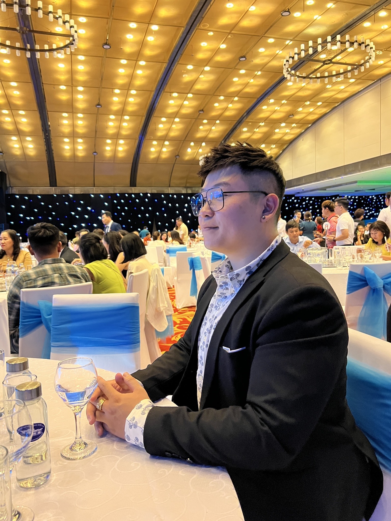 Bếp Trưởng Review: L&agrave;m 9 tiếng, l&ecirc;n video chỉ 1 ph&uacute;t  - Ảnh 1.