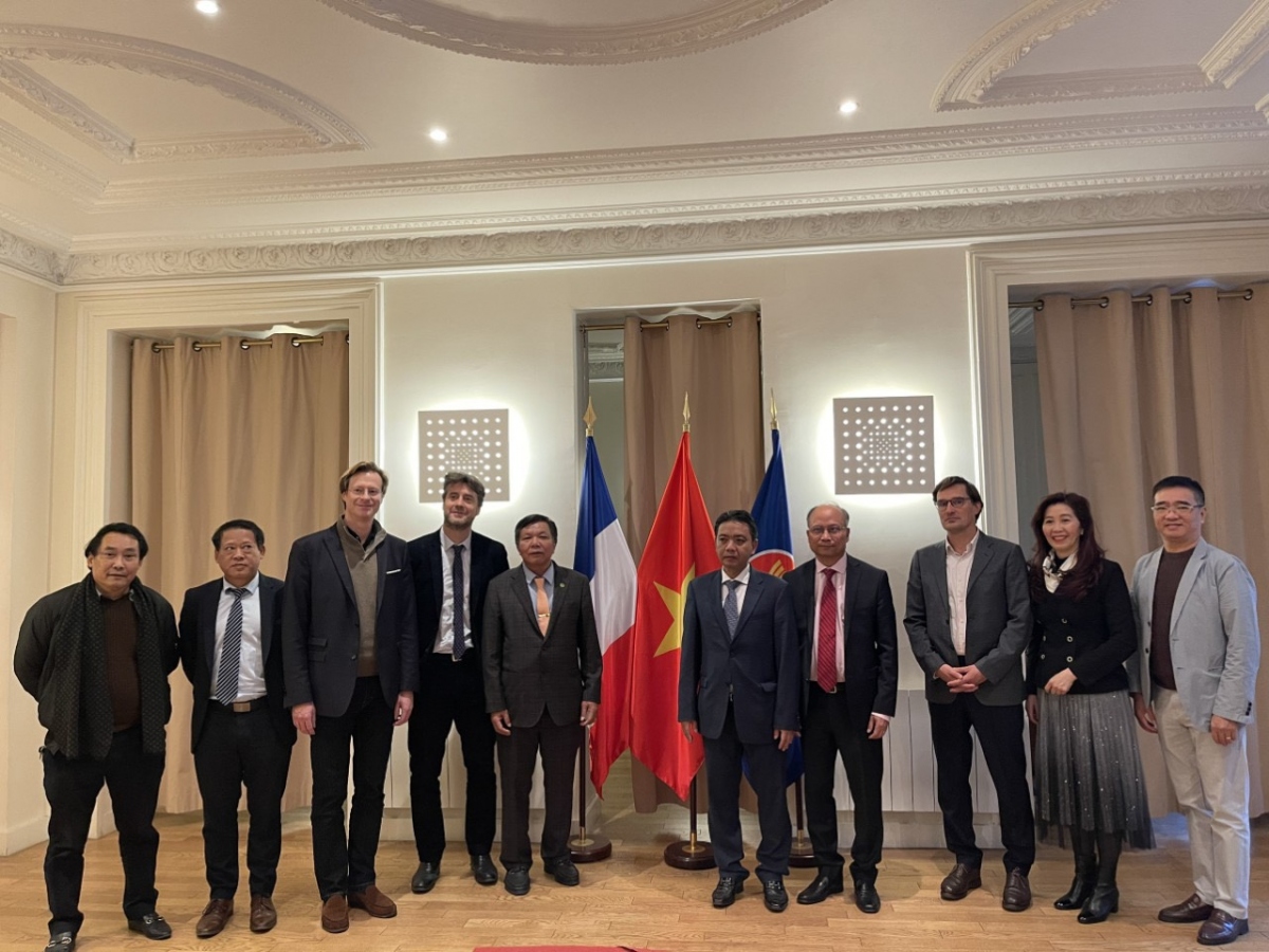 Một doanh nhân Bắc Ninh mua Ấn vàng "Hoàng đế Chi Bảo" với giá hơn 6 triệu euro - Ảnh 1. Một doanh nhân Bắc Ninh mua Ấn vàng "Hoàng đế Chi Bảo" với giá hơn 6 triệu euro - Ảnh 1.