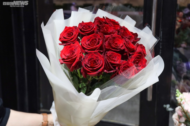 Chi 15 triệu đồng mua một bình hoa ngoại làm quà Valentine - Ảnh 7.