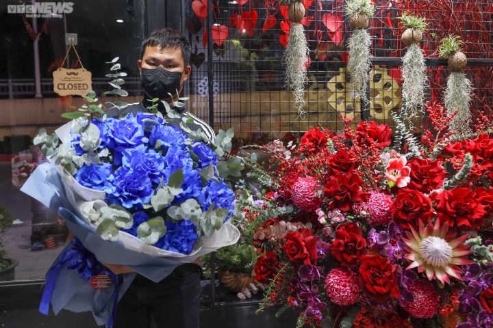 Chi 15 triệu đồng mua một bình hoa ngoại làm quà Valentine - Ảnh 11.
