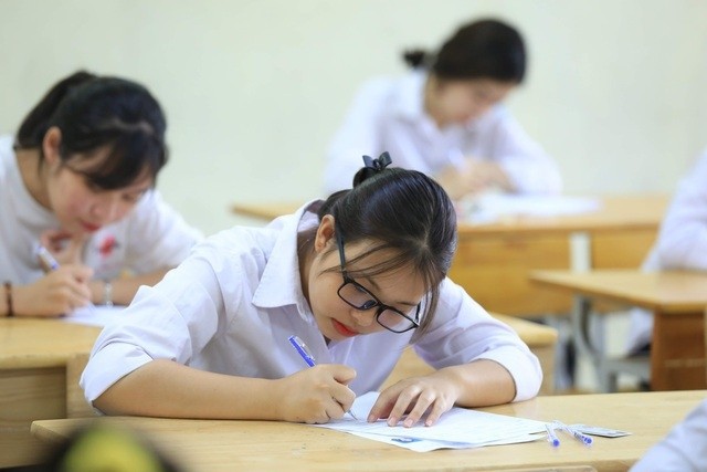 Thi tuyển vào lớp 10 Hà Nội: Nên để học sinh chọn môn thi thứ 4 - Ảnh 1. Thi tuyển vào lớp 10 Hà Nội: Nên để học sinh chọn môn thi thứ 4 - Ảnh 1.