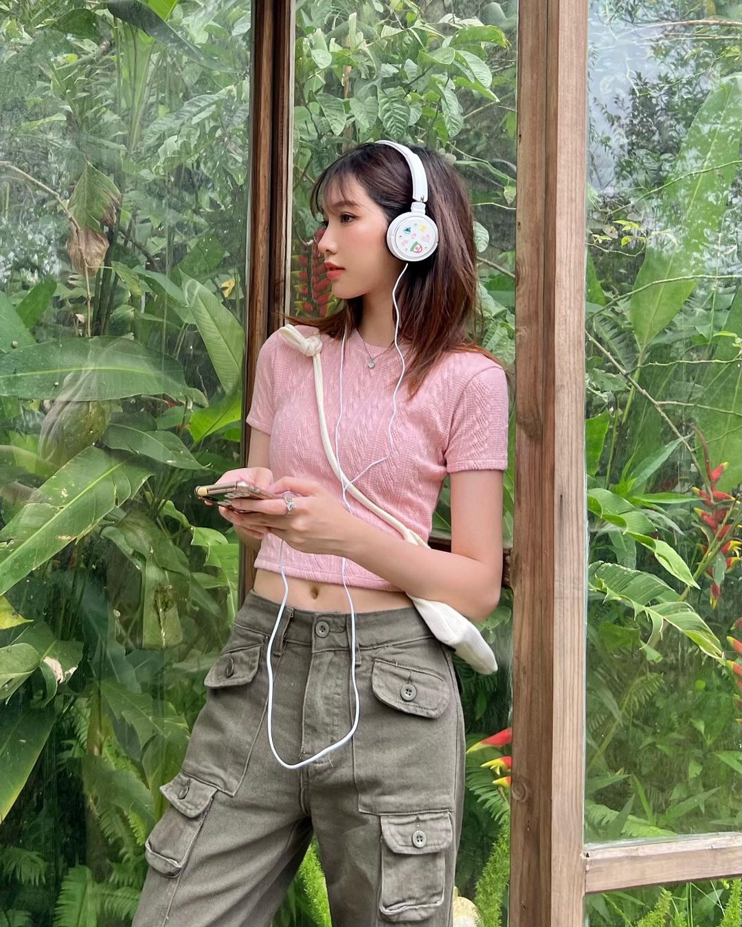 Tủ đồ của nữ chính Vườn Sao Băng bản Thái: Trông thì đơn giản mà diện lên nữ tính, xinh xắn miễn bàn - Ảnh 18.