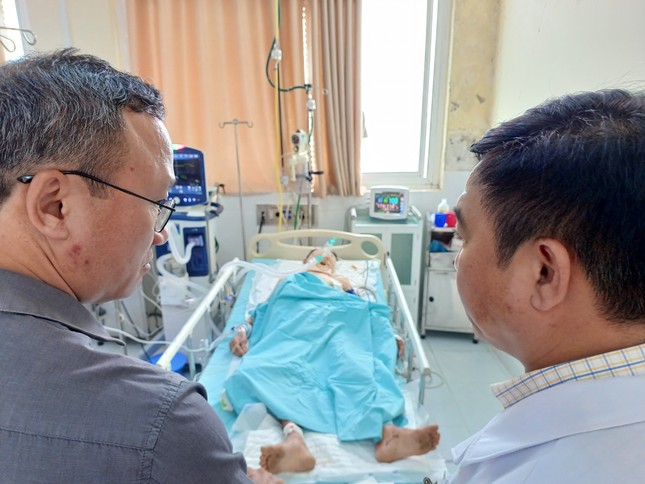 Vụ tai nạn giao thông kinh hoàng ở Quảng Nam: Nạn nhân thứ 9 tử vong - Ảnh 1.
