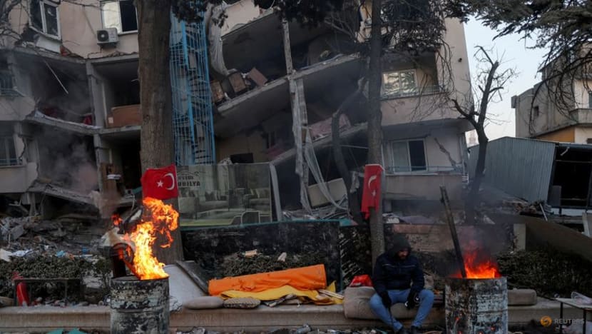 Thổ Nhĩ Kỳ cảnh báo gần 100.000 toà nhà sụp đổ trong động đất - Ảnh 1.