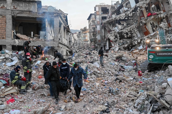 Gần 44.000 người chết do thảm hoạ động đất Thổ Nhĩ Kỳ - Syria - Ảnh 1.