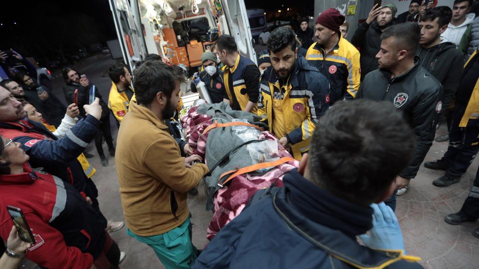 Thổ Nhĩ Kỳ giải cứu nạn nhân sau 278 giờ bị vùi lấp - Ảnh 1.