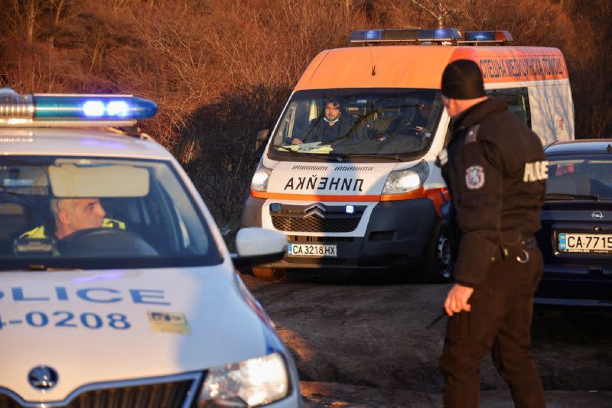 Bulgaria phát hiện 18 thi thể người nhập cư trái phép trong xe tải bỏ hoang - Ảnh 1.