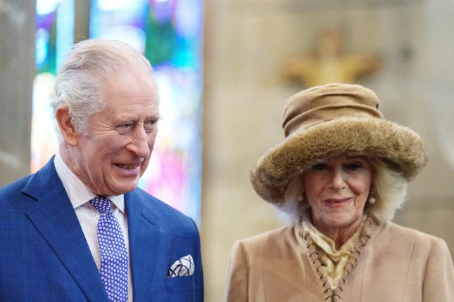 Biệt danh Vua Charles và Hoàng hậu Camilla gọi nhau khi hẹn hò - Ảnh 1.