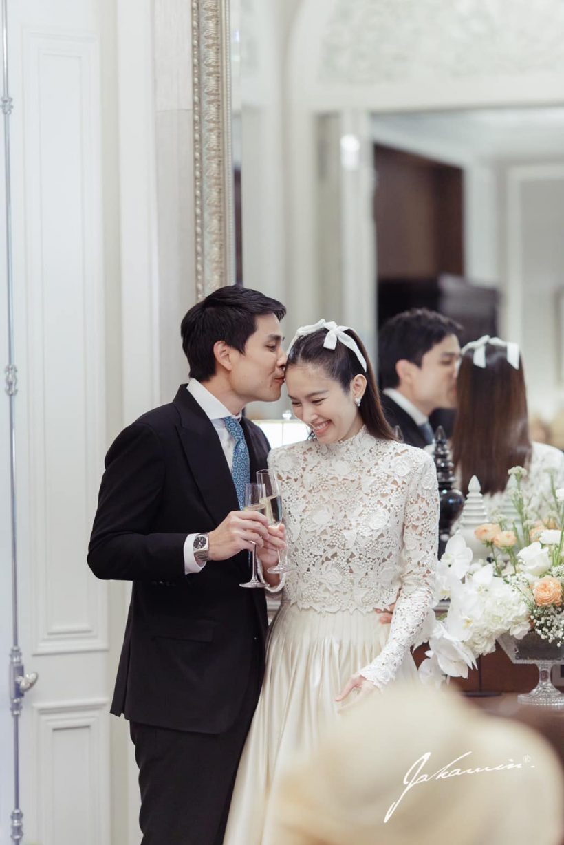 Ảnh nét căng trong lễ đặc biệt của mỹ nhân chuyển giới Nong Poy, cô dâu nói gì mà khiến chú rể rụng tim - Ảnh 4. Ảnh nét căng trong lễ đặc biệt của mỹ nhân chuyển giới Nong Poy, cô dâu nói gì mà khiến chú rể rụng tim - Ảnh 4.