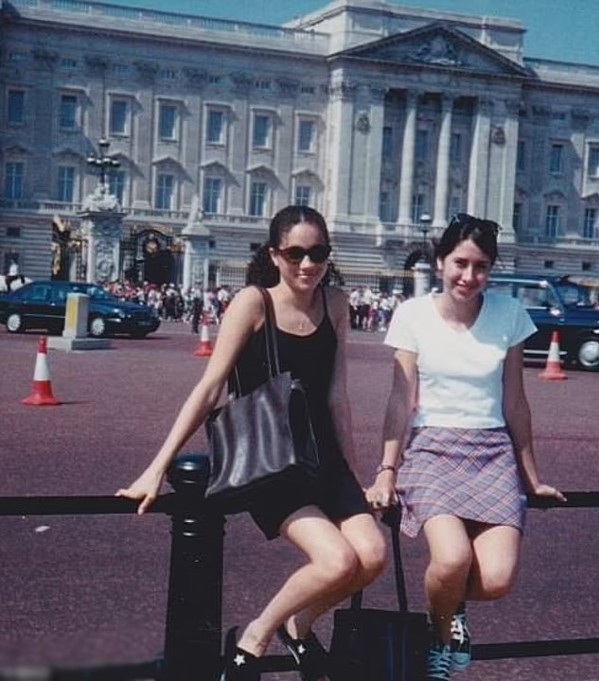 Meghan Markle lại n&oacute;i dối - Ảnh 2.