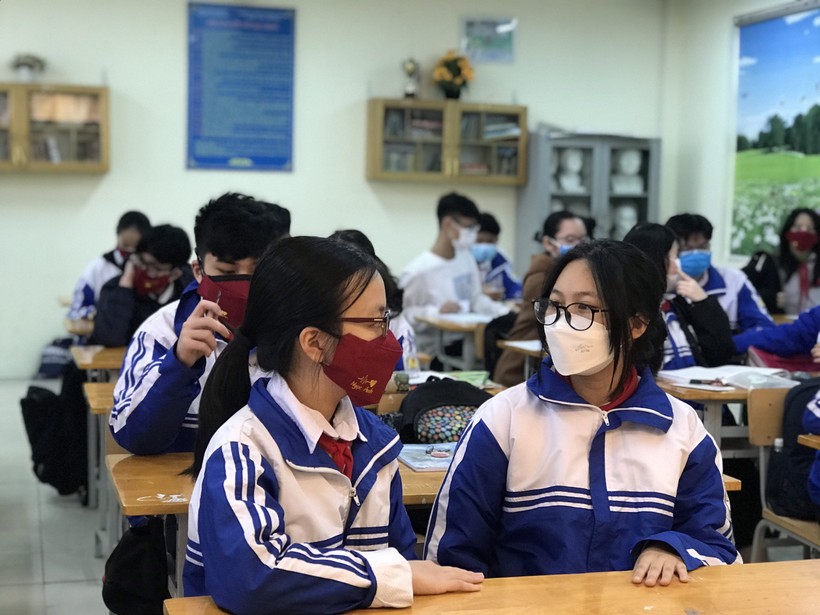 Phụ huynh, học sinh Hà Nội nóng lòng chờ 'chốt' phương án tuyển sinh vào lớp 10 - Ảnh 1.