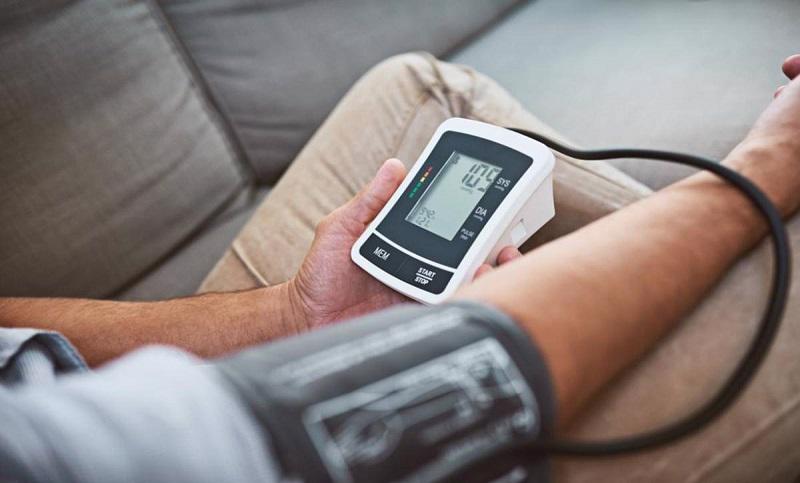 Tại sao cần đo huyết áp thường xuyên, đo huyết áp khi nào tốt nhất? - Ảnh 2.