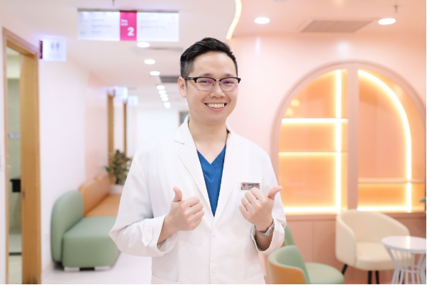 Bác sĩ Trần Đức Cung - Nỗ lực dùng tài năng và nhiệt huyết bảo vệ sức khỏe phụ nữ - Ảnh 2. Bác sĩ Trần Đức Cung - Nỗ lực dùng tài năng và nhiệt huyết bảo vệ sức khỏe phụ nữ - Ảnh 2.