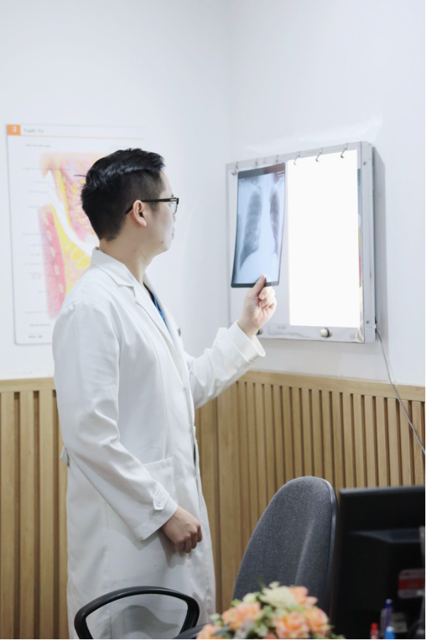 Bác sĩ Trần Đức Cung - Nỗ lực dùng tài năng và nhiệt huyết bảo vệ sức khỏe phụ nữ - Ảnh 4. Bác sĩ Trần Đức Cung - Nỗ lực dùng tài năng và nhiệt huyết bảo vệ sức khỏe phụ nữ - Ảnh 4.
