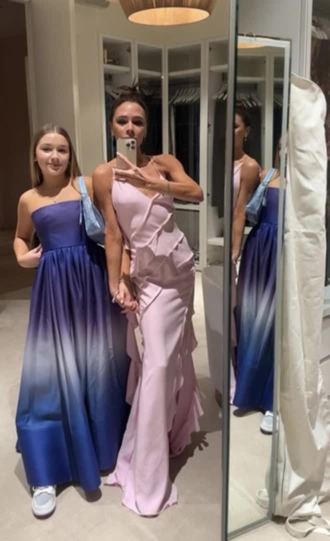 Victoria Beckham cho con gái 11 tuổi mặc váy quây, cư dân mạng chỉ trích - Ảnh 1.