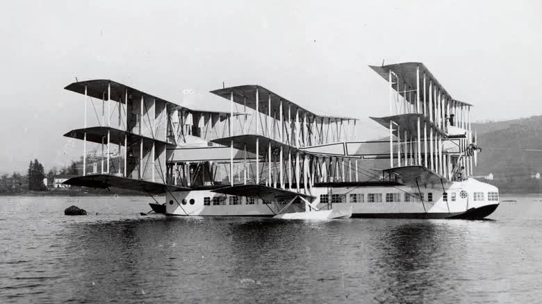 Chiếc máy bay 9 cánh kỳ dị này được thiết kế để băng qua Đại Tây Dương vào năm 1920 - Ảnh 1. Chiếc máy bay 9 cánh kỳ dị này được thiết kế để băng qua Đại Tây Dương vào năm 1920 - Ảnh 1.
