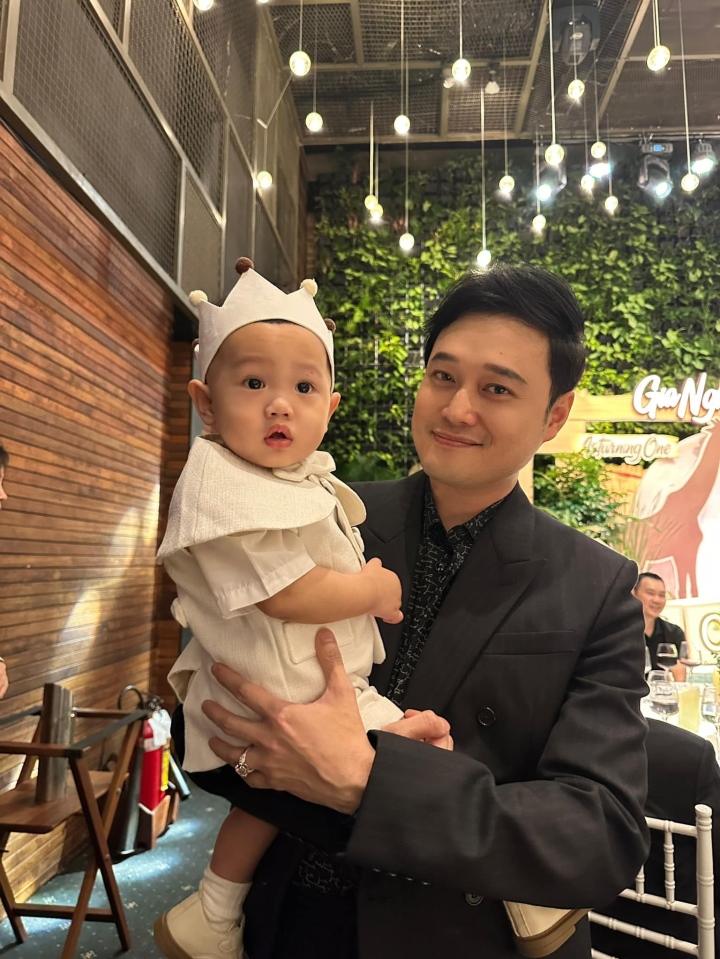 Sao Việt 22/2: Đan Trường và vợ cũ gặp gỡ gia đình Cường Đô La - Ảnh 3. Sao Việt 22/2: Đan Trường và vợ cũ gặp gỡ gia đình Cường Đô La - Ảnh 3.