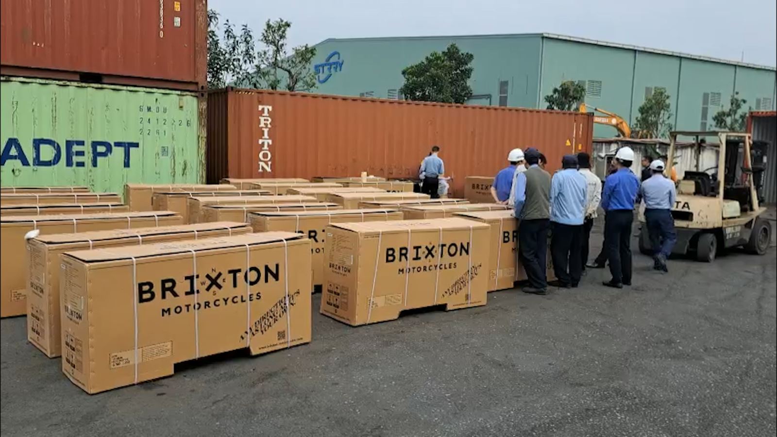 Tịch thu lô xe mô tô không nguồn gốc trị giá khoảng 3 tỷ đồng - Ảnh 1. Tịch thu lô xe mô tô không nguồn gốc trị giá khoảng 3 tỷ đồng - Ảnh 1.