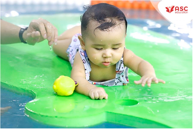 Cho trẻ sơ sinh học bơi sinh tồn: Những điều ba mẹ cần biết - Ảnh 5.