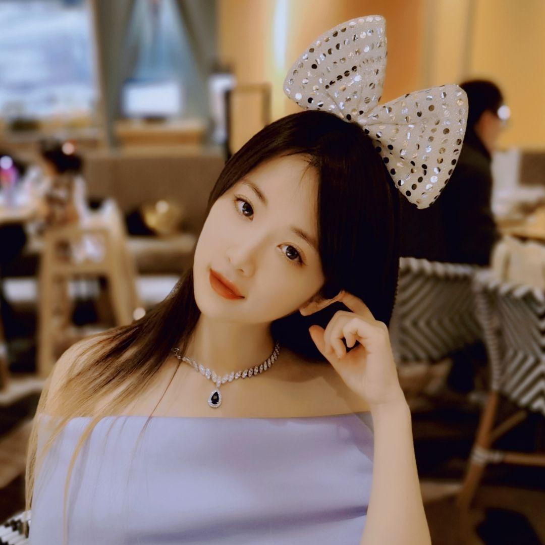 4 nàng 'học bá' từng làm mưa làm gió mạng xã hội Trung Quốc: Nổi lên nhờ học lực 'khủng' và nhan sắc đỉnh cao, nhưng đều bị công kích vì 1 điều - Ảnh 4. 4 nàng 'học bá' từng làm mưa làm gió mạng xã hội Trung Quốc: Nổi lên nhờ học lực 'khủng' và nhan sắc đỉnh cao, nhưng đều bị công kích vì 1 điều - Ảnh 4.