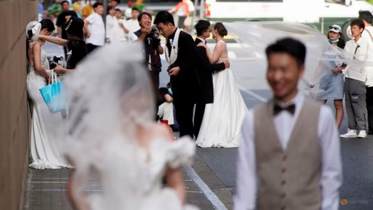 Một số tỉnh Trung Quốc cho “nghỉ phép kết hôn 30 ngày” để nâng tỷ lệ sinh - Ảnh 1.