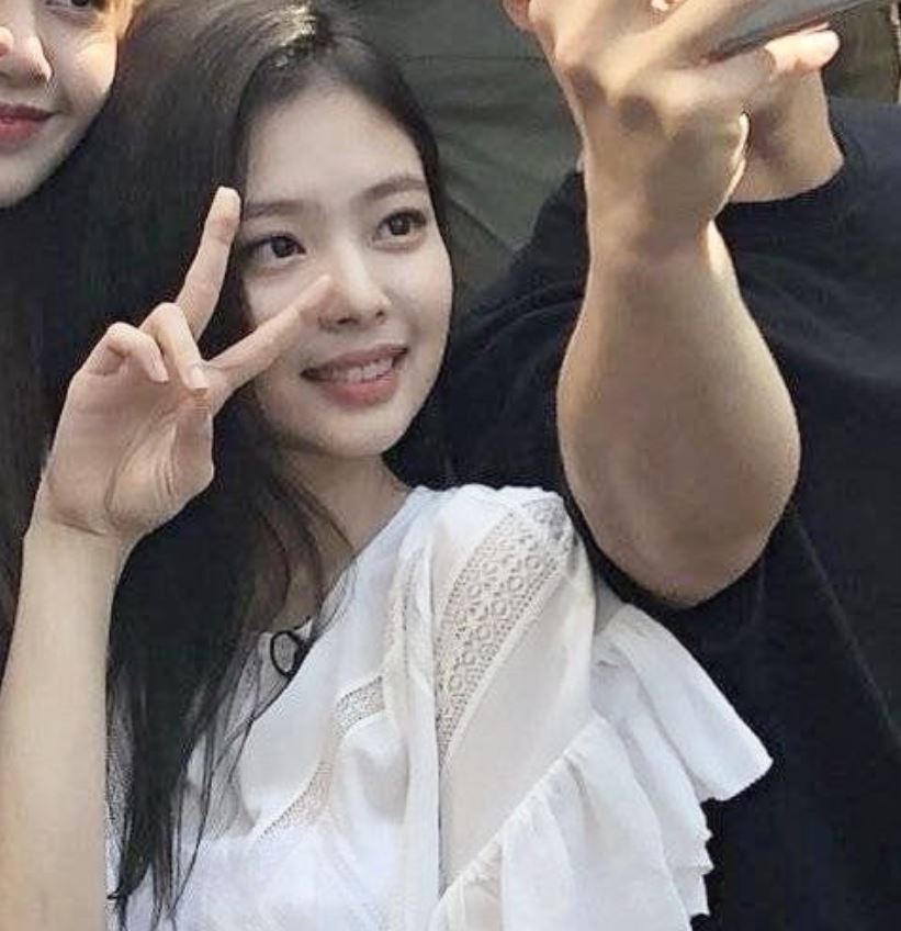 Jennie lộ ảnh chụp cam thường đẹp “vô thực” khiến netizen Hàn phải thốt lên “Ngoài đời cô ấy thật sự trông như thế á?” - Ảnh 3.