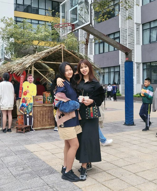 Vợ lo lắng ngoại hình sau sinh con, Mạnh Trường nói 1 câu gây bất ngờ - Ảnh 5. Vợ lo lắng ngoại hình sau sinh con, Mạnh Trường nói 1 câu gây bất ngờ - Ảnh 5.