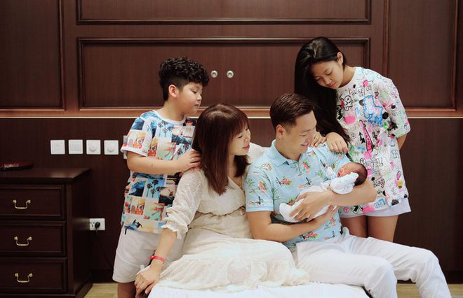Vợ lo lắng ngoại hình sau sinh con, Mạnh Trường nói 1 câu gây bất ngờ - Ảnh 4. Vợ lo lắng ngoại hình sau sinh con, Mạnh Trường nói 1 câu gây bất ngờ - Ảnh 4.