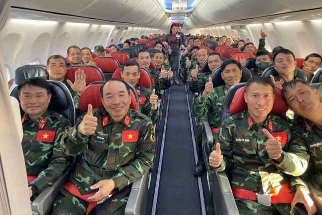 Chiều nay, 76 quân nhân Việt Nam sang giúp Thổ Nhĩ Kỳ về tới Nội Bài - Ảnh 6. Chiều nay, 76 quân nhân Việt Nam sang giúp Thổ Nhĩ Kỳ về tới Nội Bài - Ảnh 6.