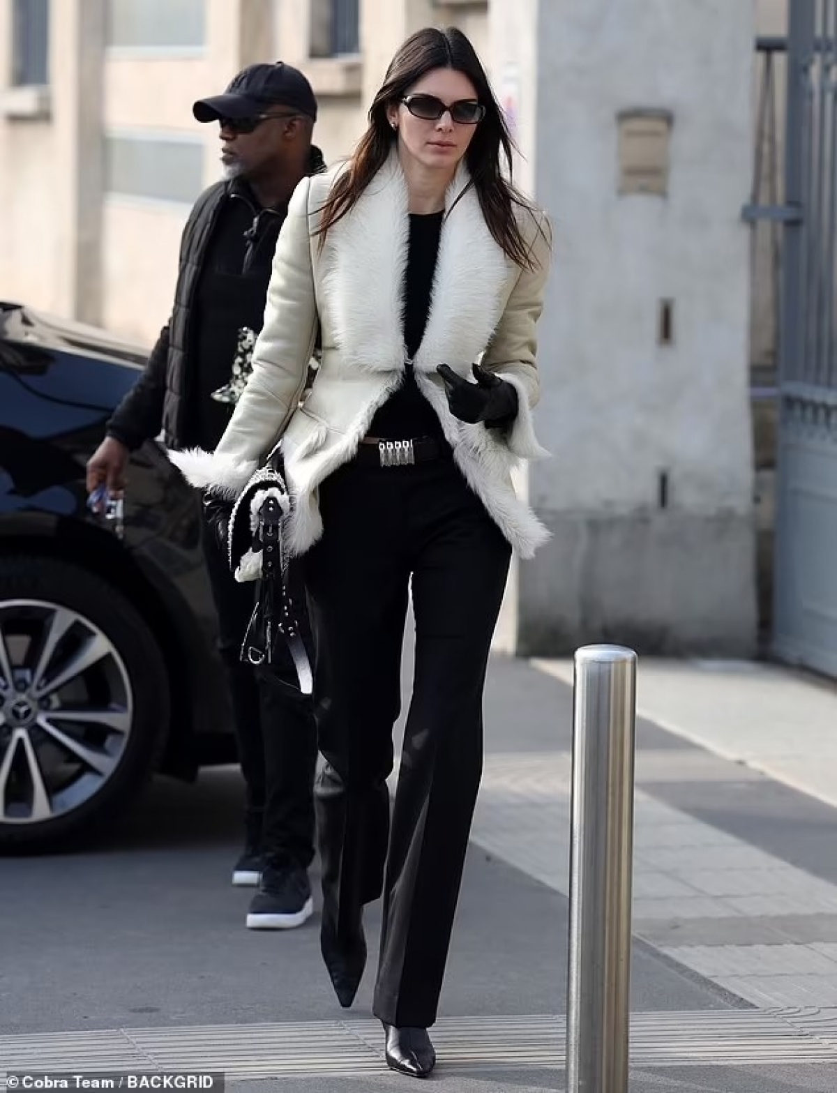 Kendall Jenner khoe vóc dáng quyến rũ tại tuần lễ thời trang Milan - Ảnh 4.