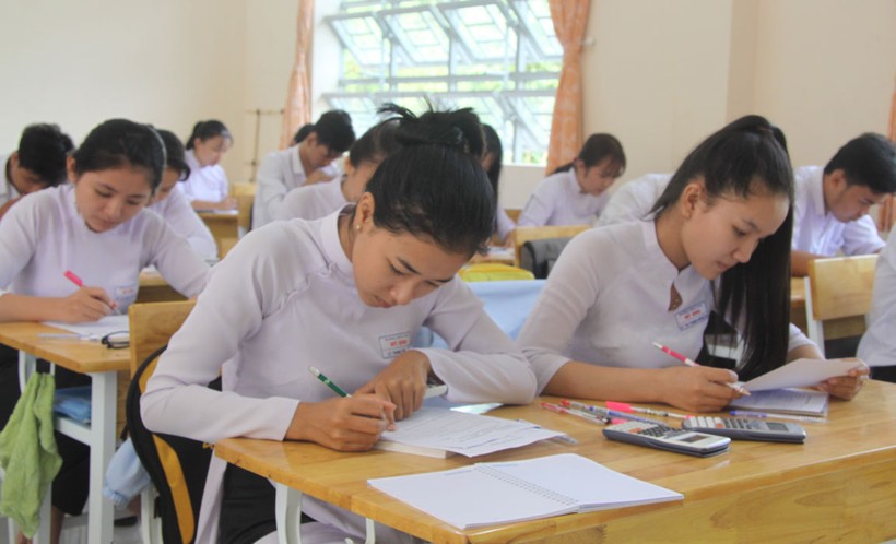 Thí sinh '1 vai 2 gánh' ôn thi, làm sao gỡ áp lực học tập? - Ảnh 1. Thí sinh '1 vai 2 gánh' ôn thi, làm sao gỡ áp lực học tập? - Ảnh 1.