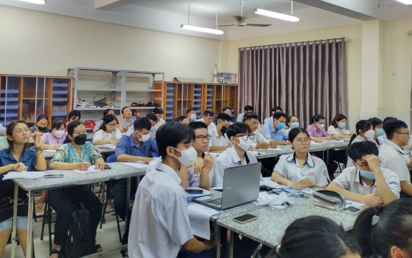 &Ocirc;n thi tốt nghiệp THPT, trường học triển khai nhiều phương ph&aacute;p 'vực' HS yếu - Ảnh 1.