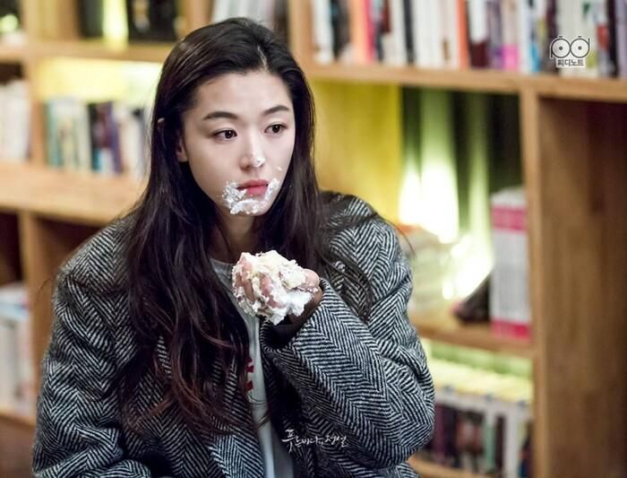 Đã 42 tuổi và thậm chí còn là mẹ 2 con, mợ chảnh Jeon Ji Hyun vẫn trẻ đẹp bất chấp chỉ nhờ 3 bí quyết - Ảnh 4. Đã 42 tuổi và thậm chí còn là mẹ 2 con, mợ chảnh Jeon Ji Hyun vẫn trẻ đẹp bất chấp chỉ nhờ 3 bí quyết - Ảnh 4.