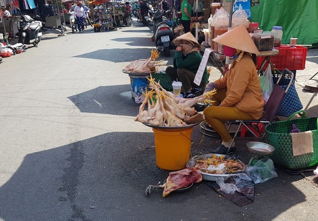 Gà, vịt bán đầy đường ở TPHCM, bất chấp dịch cúm gia cầm đe dọa - Ảnh 11. Gà, vịt bán đầy đường ở TPHCM, bất chấp dịch cúm gia cầm đe dọa - Ảnh 11.
