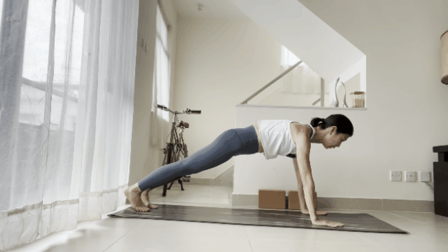 8 động tác yoga siết cơ bụng, giúp chị em có vòng bụng săn chắc ngay tại nhà - Ảnh 8. 8 động tác yoga siết cơ bụng, giúp chị em có vòng bụng săn chắc ngay tại nhà - Ảnh 8.
