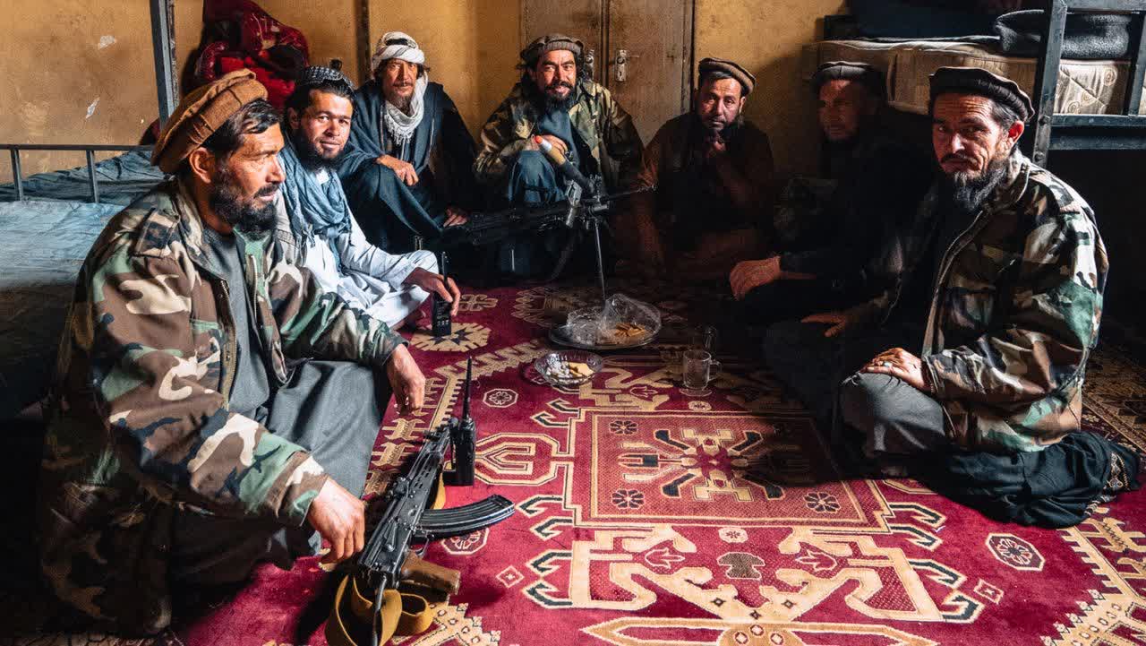 Lấy hết can đảm đi Afghanistan du lịch: Du khách choáng vì được lính Taliban mời lên uống trà, đặt hàng làm &quot;video PR&quot; - Ảnh 2.