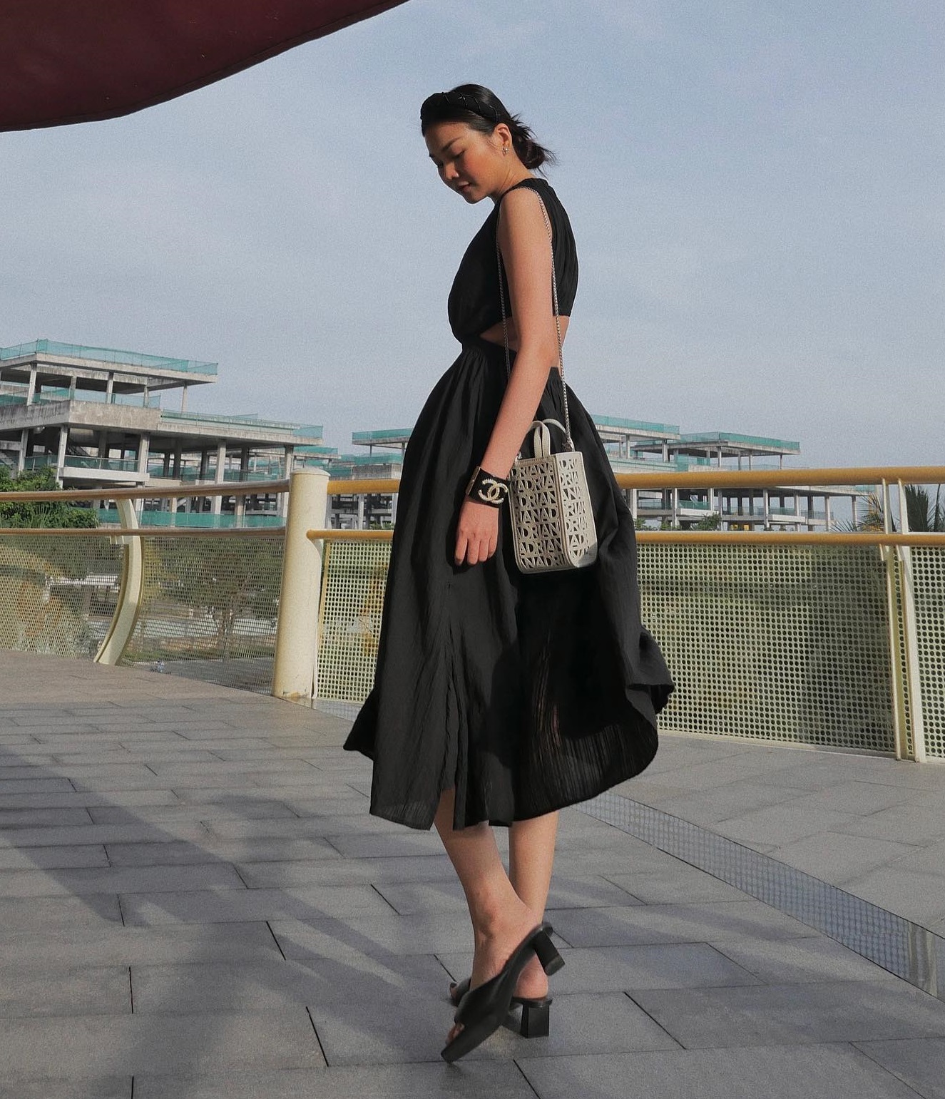 10 cách diện váy dáng dài xinh tươi của mỹ nhân Việt - Ảnh 9.