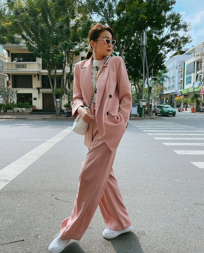 Mê đắm phong cách nữ tổng tài các nàng sắm ngay những item thời trang này đang được sale đậm ngày 3.3 - Ảnh 7. Mê đắm phong cách nữ tổng tài các nàng sắm ngay những item thời trang này đang được sale đậm ngày 3.3 - Ảnh 7.
