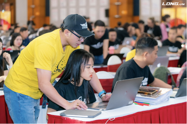 Bùi Hữu Mạnh: Chẳng biết từ lúc nào tôi thành một người chia sẻ, truyền cảm hứng trong ngành kinh doanh online - Ảnh 3. Bùi Hữu Mạnh: Chẳng biết từ lúc nào tôi thành một người chia sẻ, truyền cảm hứng trong ngành kinh doanh online - Ảnh 3.